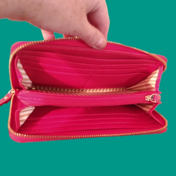 ♠️KATE SPADE Large Zip Around  Genuine Red Leather Wallet with Gold Hardware - Picture 4 of 5